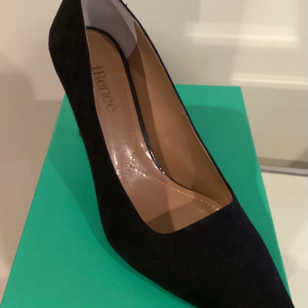 Like new black suede heels